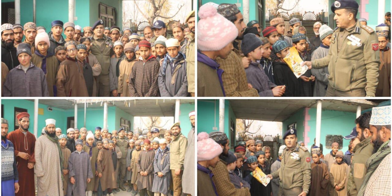 SSP Ganderbal Interacts with Students of Darul-Uloom Preng Under “Operation Pathshala”.