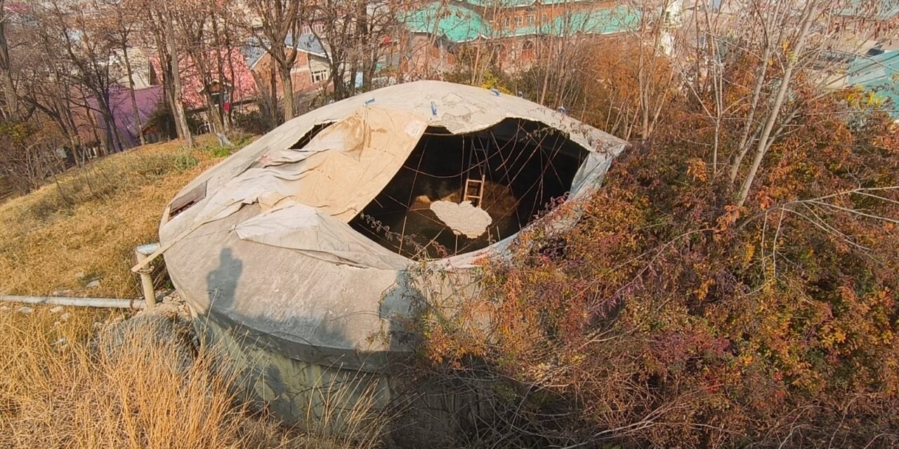 Damaged Rooftop of Ompora Water Storage Tank Unattended for Years, Locals Seek Urgent Repair