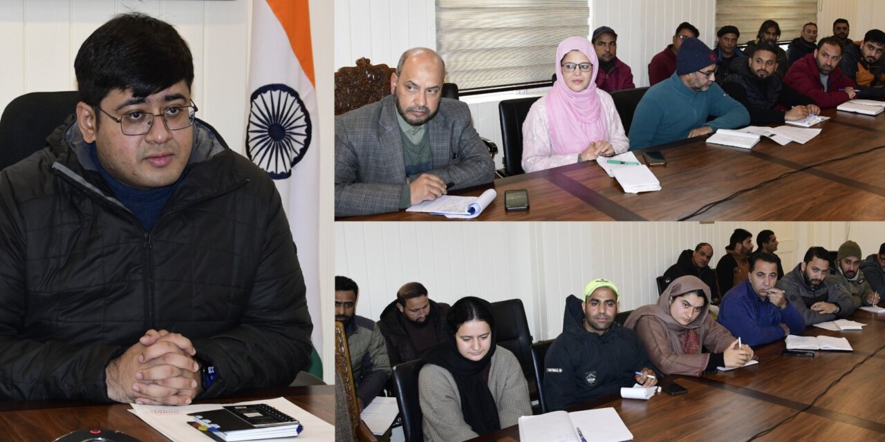 DC Ganderbal chairs review of PMFBY for Rabi 2025-26
