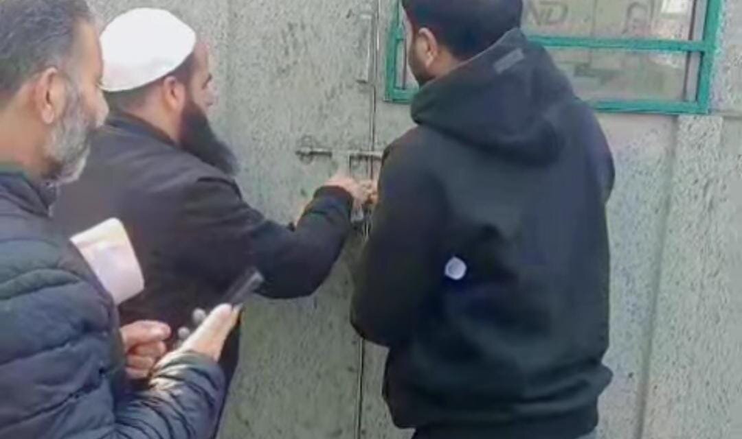 Unauthorized Macadam Plant Sealed in North Kashmir’s Baramulla After Smoke Outrage