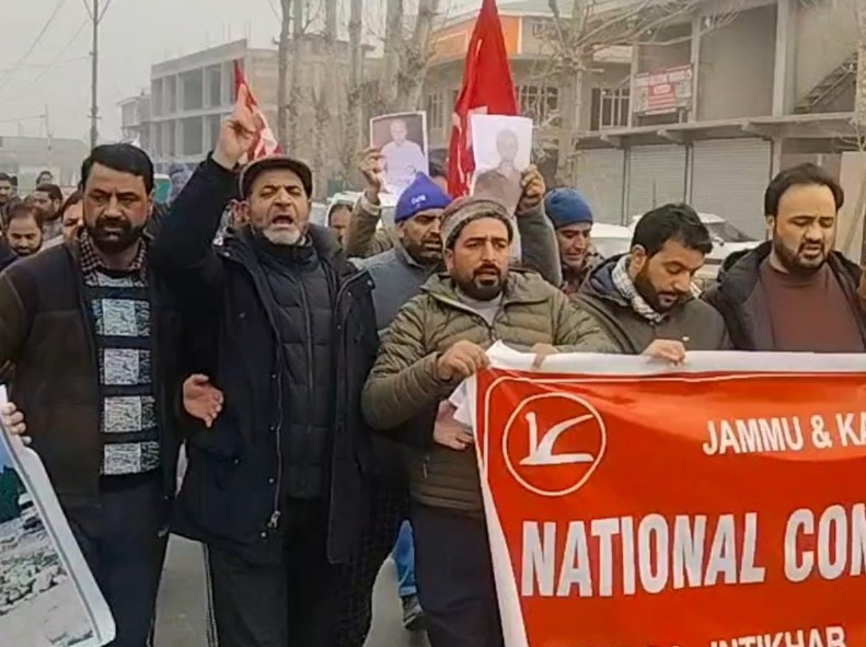 NC workers protest in Chadoora against Budgam administration, alleging that local MLA was mistreated during demolition drive
