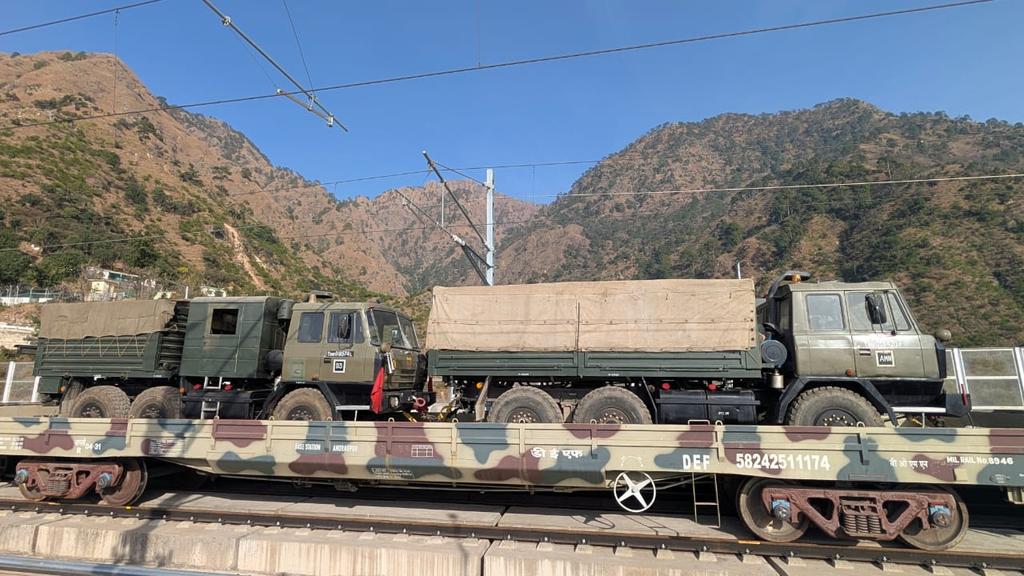 Army inducts tanks, artillery into Kashmir Valley via military special train