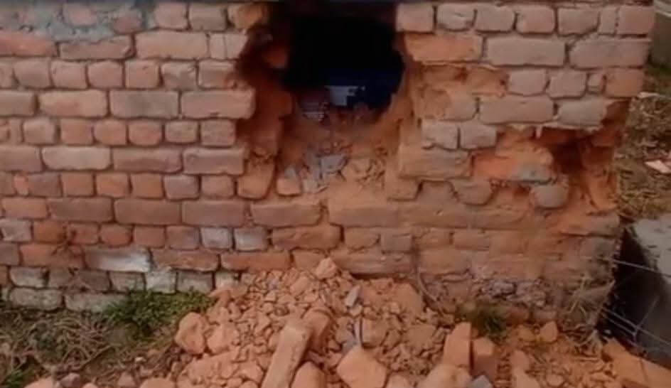 Unknown burglars target two shops in South Kashmir’s Shopian