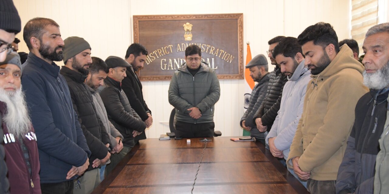 District Ganderbal observed Two Minutes’ Silence to honour Martyrs of freedom movement