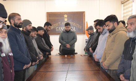 District Ganderbal observed Two Minutes’ Silence to honour Martyrs of freedom movement