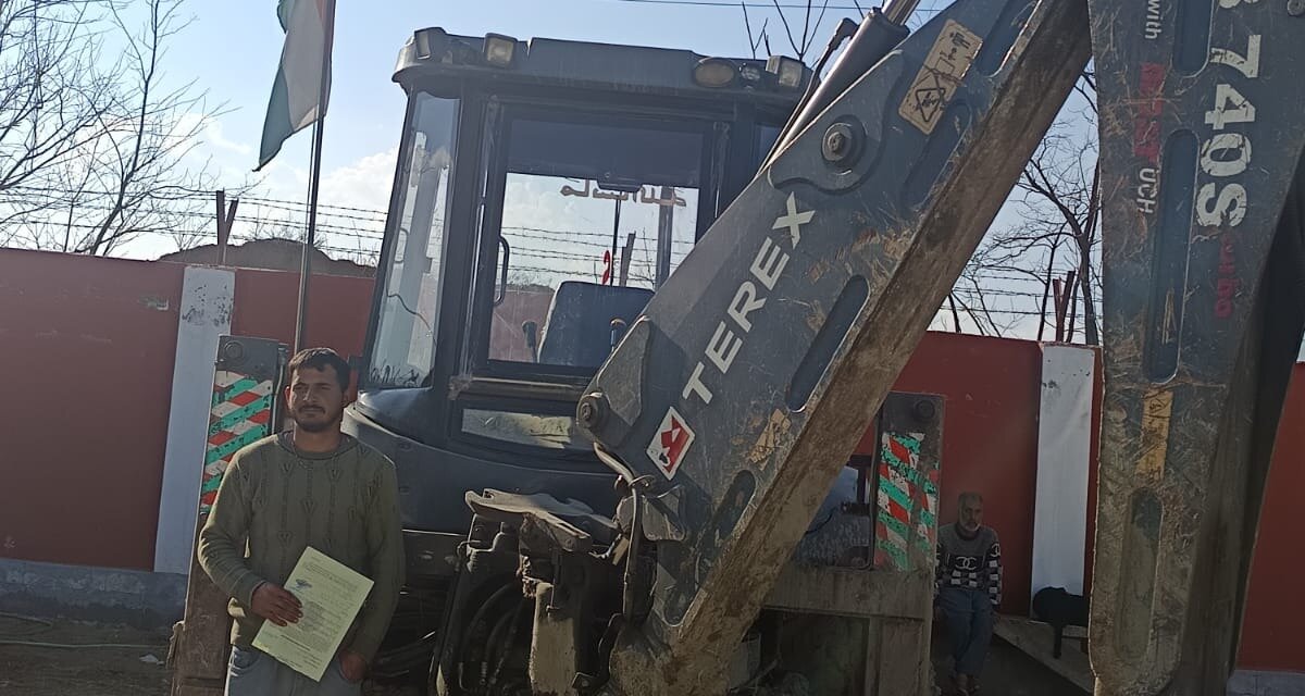 Police seizes 02 tractors, JCB involved in illegal extraction & transportation of minerals in Baramulla