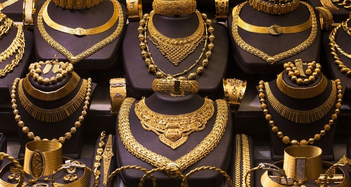 Gold futures climb Rs 1,853 to Rs 1.62 lakh/10g as weak dollar lift safe-haven asset
