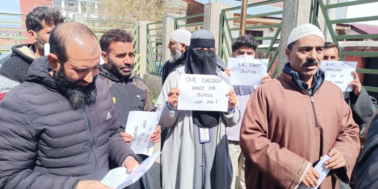 Kashmiri Students’ Detention in Rajasthan Sparks Protest by Families in Srinagar