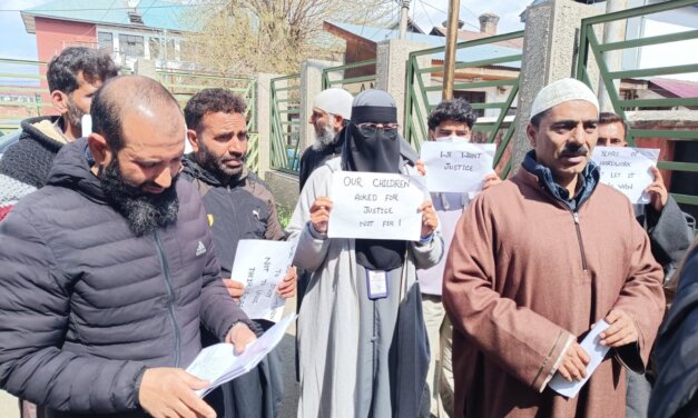 Kashmiri Students’ Detention in Rajasthan Sparks Protest by Families in Srinagar