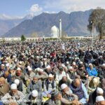 One Lakh Devotees Throng Hazratbal Shrine for Jumat-ul-Vida Prayers