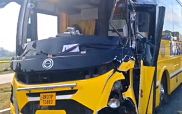 Tourist Bus–Tipper Collision Disrupts Traffic on Srinagar–Jammu Highway