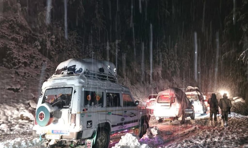 One dead in landslide, 235 rescued amid heavy snowfall in J-K’s Sinthan Top